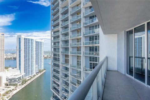 Condo in Miami, Florida, 1 bedroom  № 1358452 - photo 5