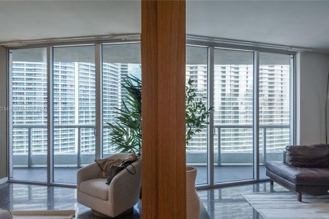 Condo in Miami, Florida, 1 bedroom  № 1358452 - photo 10