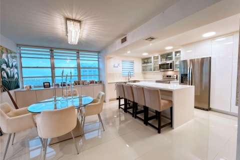 Condo in Aventura, Florida, 2 bedrooms  № 1216551 - photo 8