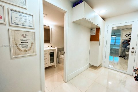 Condo in Aventura, Florida, 2 bedrooms  № 1216551 - photo 20