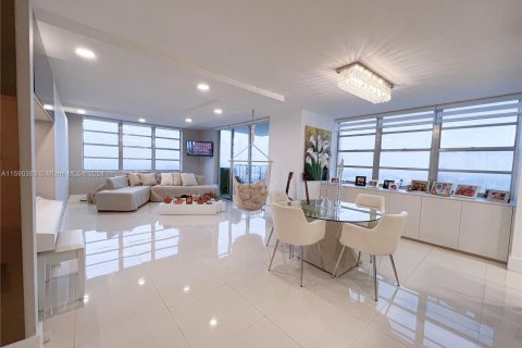 Condominio en venta en Aventura, Florida, 2 dormitorios, 121.05 m2 № 1216551 - foto 9