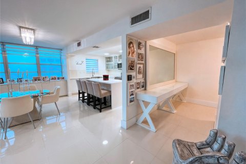 Condo in Aventura, Florida, 2 bedrooms  № 1216551 - photo 17