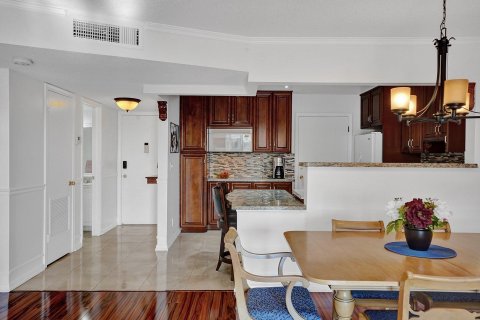 Condo in Lauderhill, Florida, 1 bedroom  № 711342 - photo 13