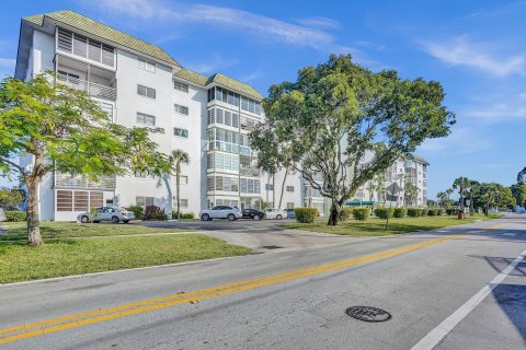 Condo in Lauderhill, Florida, 1 bedroom  № 711342 - photo 24