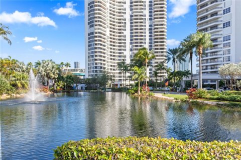 Condominio en venta en Aventura, Florida, 2 dormitorios, 109.72 m2 № 1181187 - foto 2