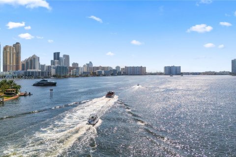 Condo in Aventura, Florida, 2 bedrooms  № 1181187 - photo 3