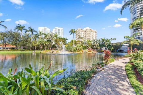 Condo in Aventura, Florida, 2 bedrooms  № 1181187 - photo 1