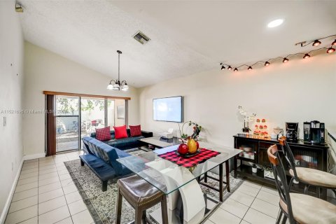 Villa ou maison à vendre à Cutler Bay, Floride: 3 chambres, 108.32 m2 № 972377 - photo 10