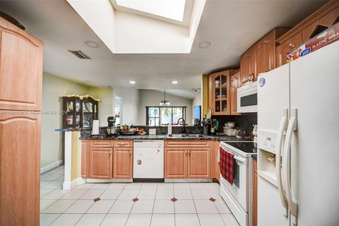 Casa en venta en Cutler Bay, Florida, 3 dormitorios, 108.32 m2 № 972377 - foto 13