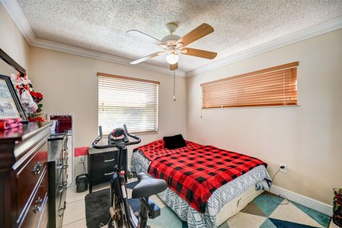 Casa en venta en Cutler Bay, Florida, 3 dormitorios, 108.32 m2 № 972377 - foto 27