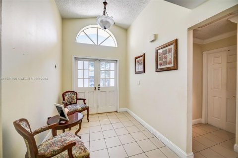 Casa en venta en Cutler Bay, Florida, 3 dormitorios, 108.32 m2 № 972377 - foto 6