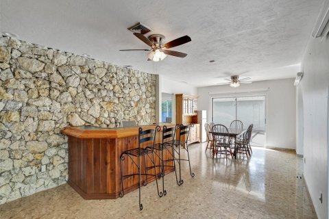 Casa en venta en Biscayne Park, Florida, 4 dormitorios, 262.36 m2 № 839396 - foto 15