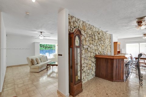 Villa ou maison à vendre à Biscayne Park, Floride: 4 chambres, 262.36 m2 № 839396 - photo 12
