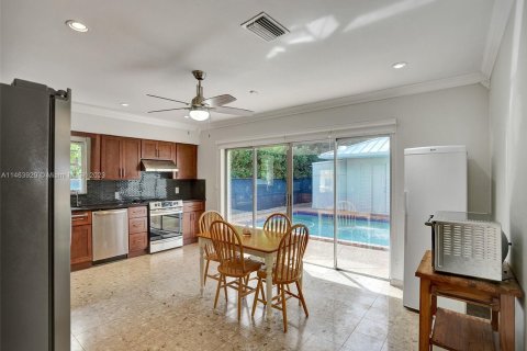 Casa en venta en Biscayne Park, Florida, 4 dormitorios, 262.36 m2 № 839396 - foto 20