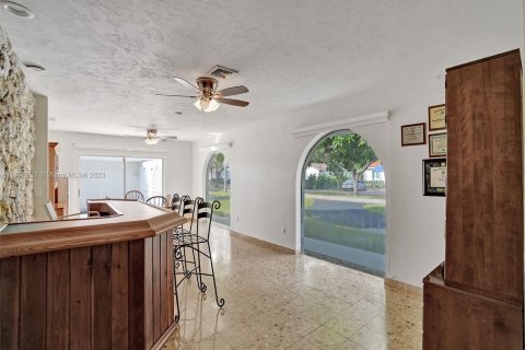 House in Biscayne Park, Florida 4 bedrooms, 262.36 sq.m. № 839396 - photo 16