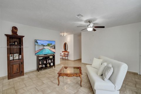 Casa en venta en Biscayne Park, Florida, 4 dormitorios, 262.36 m2 № 839396 - foto 11