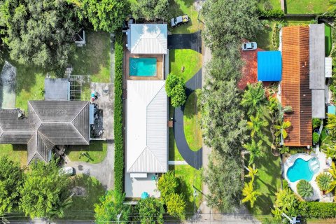 Villa ou maison à vendre à Biscayne Park, Floride: 4 chambres, 262.36 m2 № 839396 - photo 7