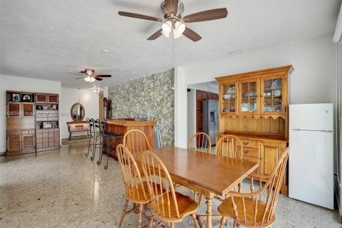Casa en venta en Biscayne Park, Florida, 4 dormitorios, 262.36 m2 № 839396 - foto 22