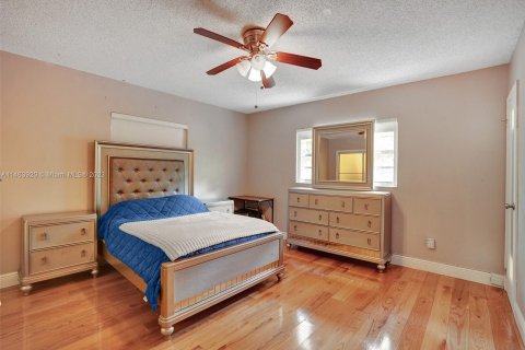 Casa en venta en Biscayne Park, Florida, 4 dormitorios, 262.36 m2 № 839396 - foto 23