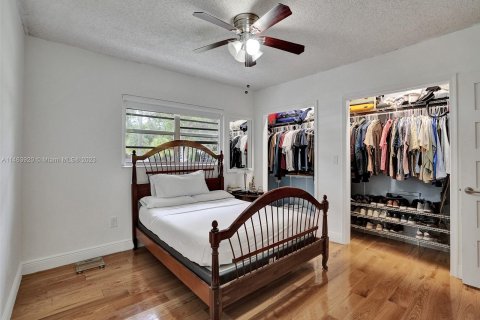Villa ou maison à vendre à Biscayne Park, Floride: 4 chambres, 262.36 m2 № 839396 - photo 30