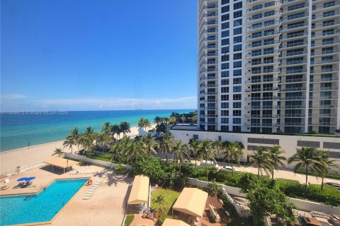 Condo in Hollywood, Florida, 2 bedrooms  № 1332154 - photo 3