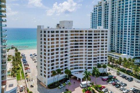 Condominio en venta en Hollywood, Florida, 2 dormitorios, 102.19 m2 № 1332154 - foto 6