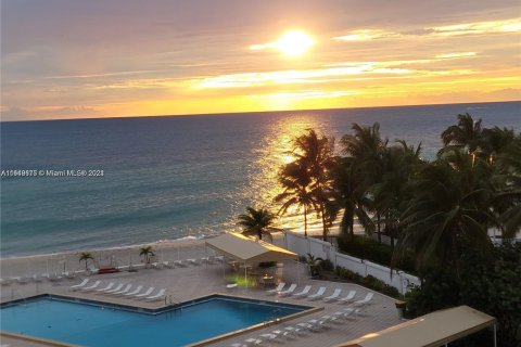 Condominio en venta en Hollywood, Florida, 2 dormitorios, 102.19 m2 № 1332154 - foto 7