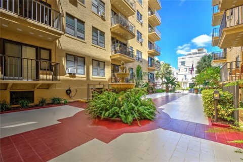 Condominio en venta en Saint Petersburg, Florida, 1 dormitorio, 58.9 m2 № 1347062 - foto 1