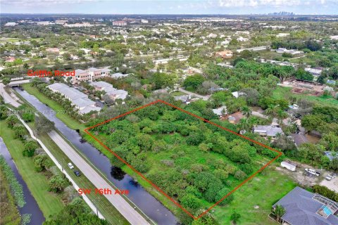 Terreno en venta en Davie, Florida № 1384128 - foto 1