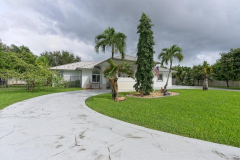 House in Miami, Florida 4 bedrooms, 247.86 sq.m. № 1384126 - photo 2