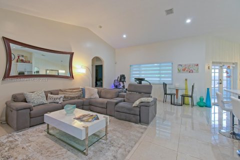 Casa en venta en Miami, Florida, 4 dormitorios, 247.86 m2 № 1384126 - foto 6