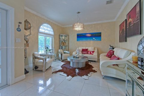 House in Miami, Florida 4 bedrooms, 247.86 sq.m. № 1384126 - photo 5