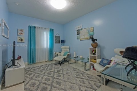 Casa en venta en Miami, Florida, 4 dormitorios, 247.86 m2 № 1384126 - foto 18