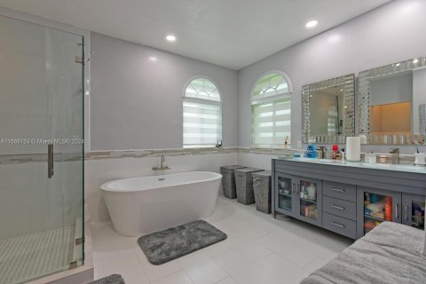 Casa en venta en Miami, Florida, 4 dormitorios, 247.86 m2 № 1384126 - foto 14