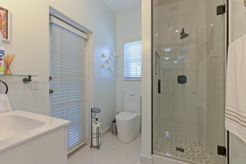 Casa en venta en Miami, Florida, 4 dormitorios, 247.86 m2 № 1384126 - foto 17