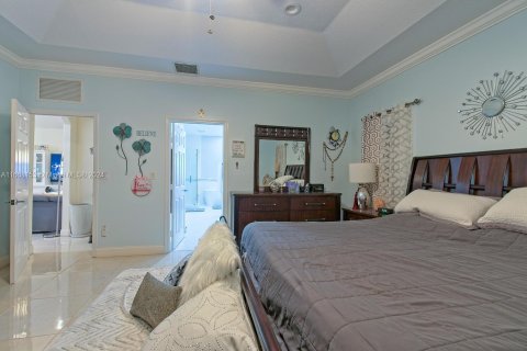 Casa en venta en Miami, Florida, 4 dormitorios, 247.86 m2 № 1384126 - foto 13