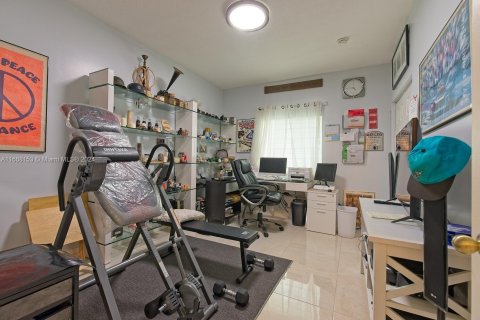 Casa en venta en Miami, Florida, 4 dormitorios, 247.86 m2 № 1384126 - foto 16