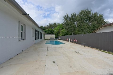 House in Miami, Florida 4 bedrooms, 247.86 sq.m. № 1384126 - photo 21