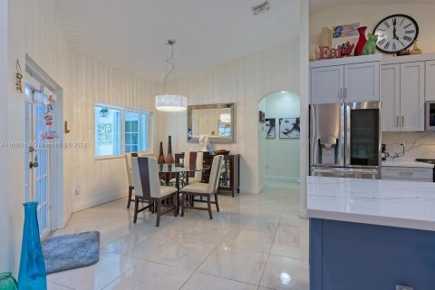 Casa en venta en Miami, Florida, 4 dormitorios, 247.86 m2 № 1384126 - foto 9