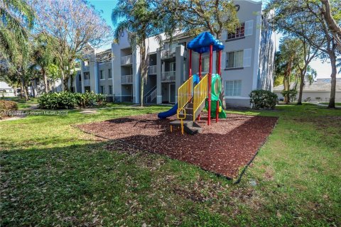 Copropriété à vendre à Pembroke Pines, Floride: 2 chambres, 98.29 m2 № 1280959 - photo 3