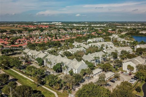 Condo in Pembroke Pines, Florida, 2 bedrooms  № 1280959 - photo 6