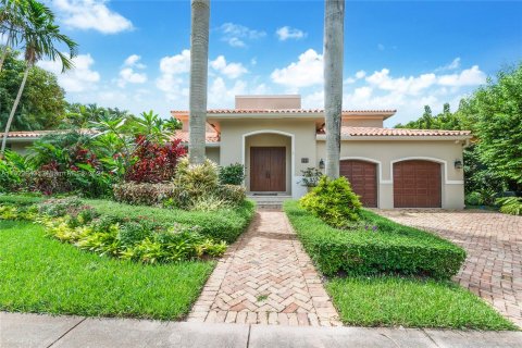 House in Coral Gables, Florida 5 bedrooms, 381.27 sq.m. № 1280963 - photo 2