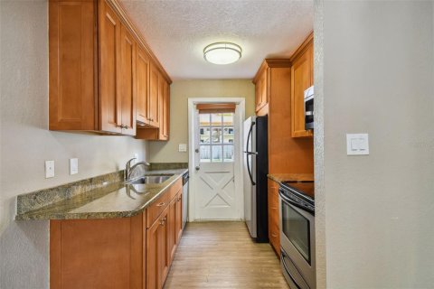 Condo in Tampa, Florida, 2 bedrooms  № 1352829 - photo 15