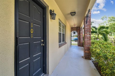 Copropriété à vendre à Tampa, Floride: 2 chambres, 79.71 m2 № 1352829 - photo 2