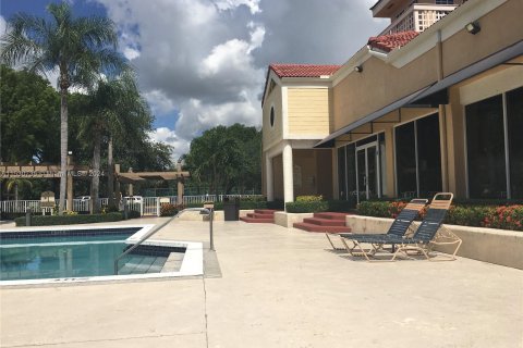 Condominio en venta en Pembroke Pines, Florida, 2 dormitorios, 77.67 m2 № 1000339 - foto 16