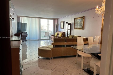 Condominio en venta en Hallandale Beach, Florida, 1 dormitorio, 78.97 m2 № 1000292 - foto 3