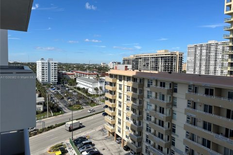 Condominio en venta en Hallandale Beach, Florida, 1 dormitorio, 78.97 m2 № 1000292 - foto 7