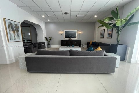 Condominio en venta en Hallandale Beach, Florida, 1 dormitorio, 78.97 m2 № 1000292 - foto 23