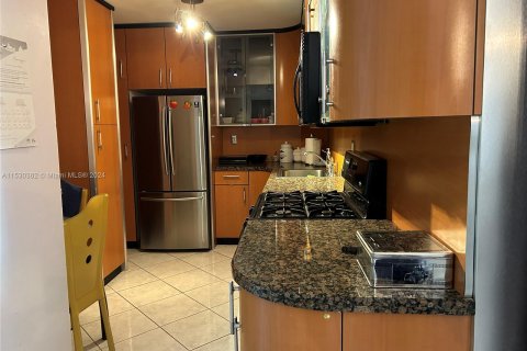 Condominio en venta en Hallandale Beach, Florida, 1 dormitorio, 78.97 m2 № 1000292 - foto 5