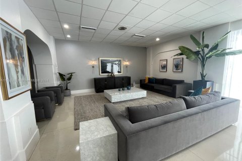 Condominio en venta en Hallandale Beach, Florida, 1 dormitorio, 78.97 m2 № 1000292 - foto 22